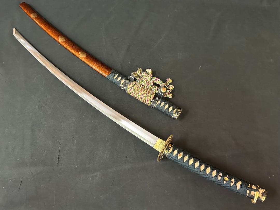 金梨子地花菱散糸巻太刀拵え 模造刀 陣太刀