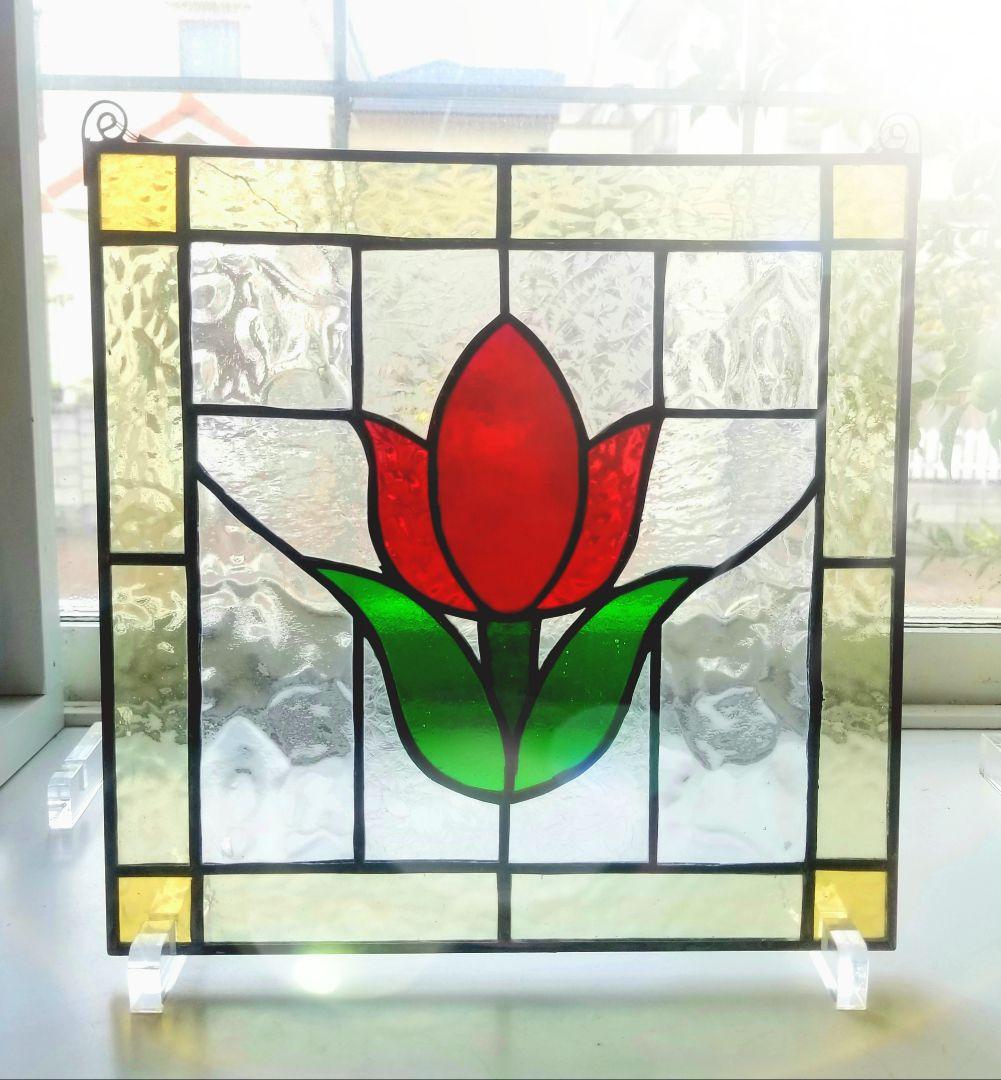 ステンドグラス　チューリップモチーフのパネル(スタンド付)