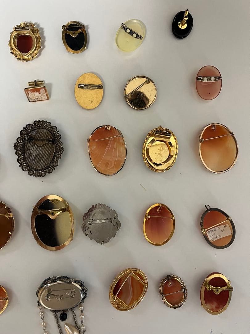 ジ*ン様 カメオブローチまとめ売り　総重量330g