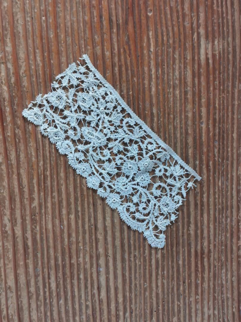 アンティークベルギー ロザリンペルレ 薔薇と小花のレース ニードル刺繍 額装品