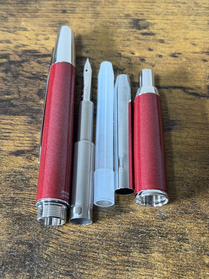 新品未使用　2009年限定　パールレッド 18金　万年筆 キャップレス デシモ