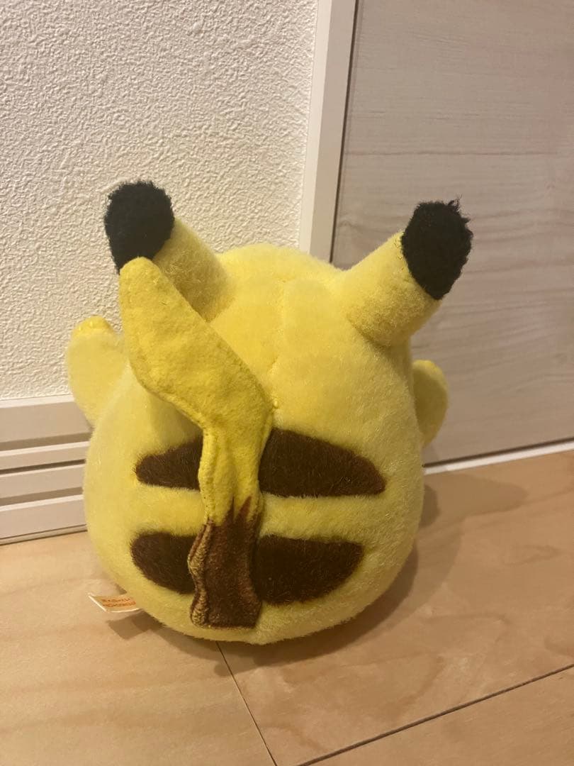 り*ご様 ポケモン　ピカチュウぬいぐるみ（ばんざい）　TOMY