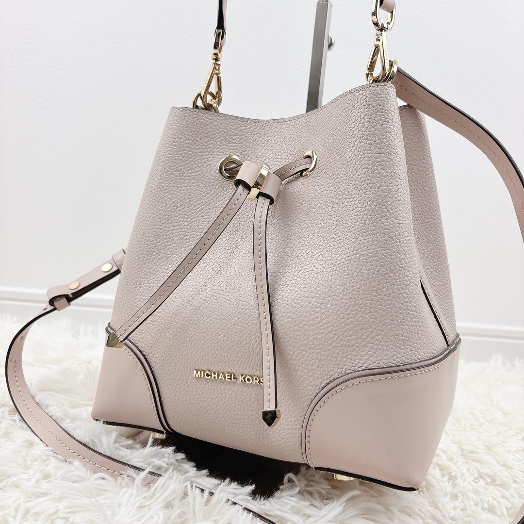 美品✨マイケルコース レザー巾着ショルダーバッグ ピンクベージュ　2way