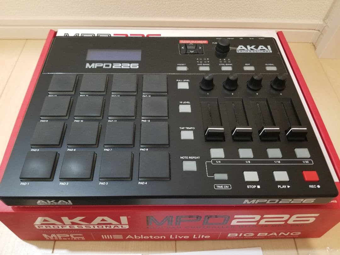 DJ機材 AKAI MIDI PAD CONTROLLER MPD226