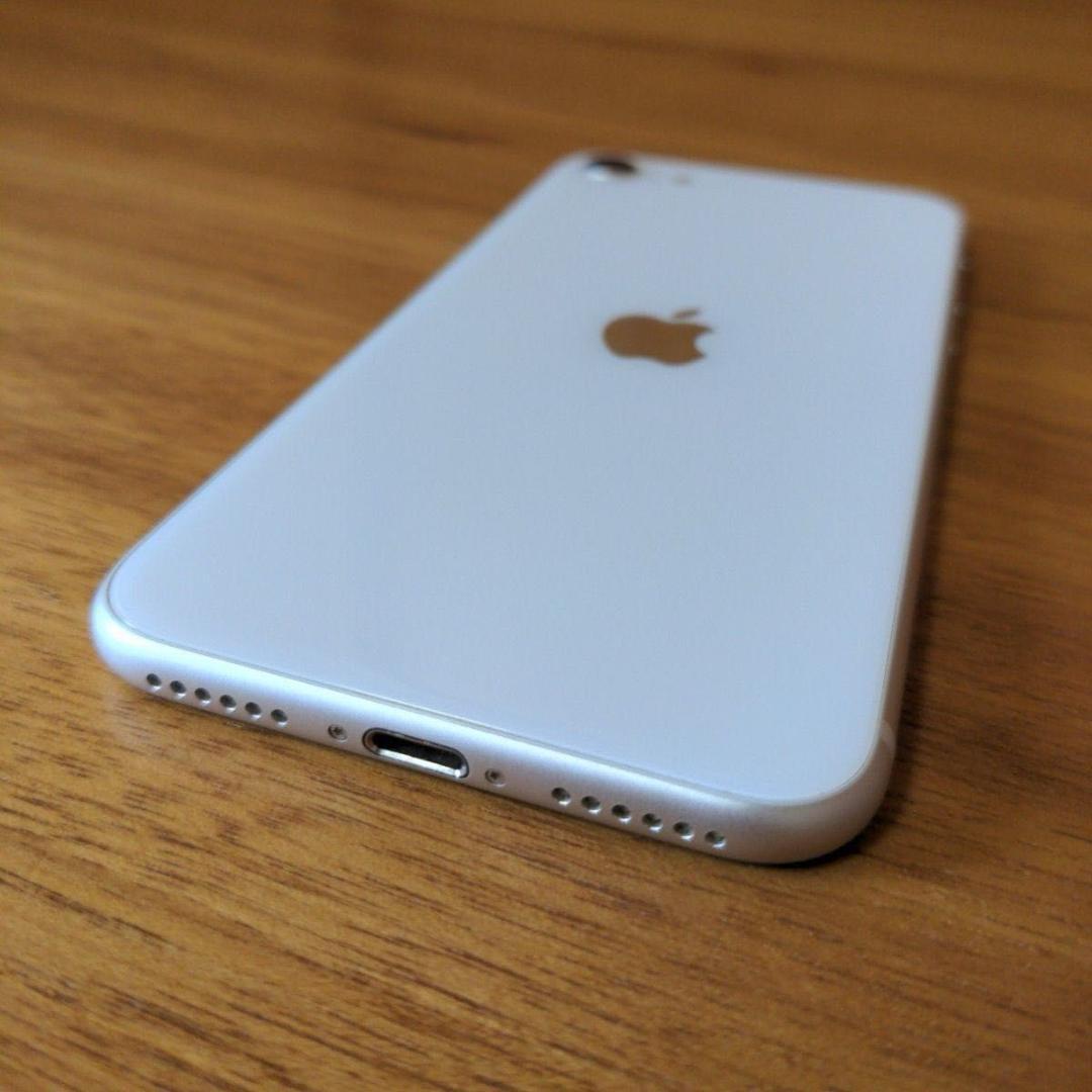 傷無し美品★在庫1点SIMフリー iPhone SE3 第3世代 パールホワイト