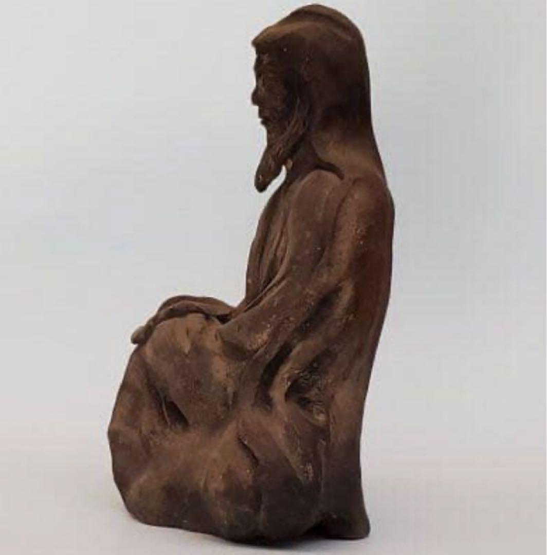 座っている老人の陶器の像　 7.5×10.5×4.5センチ No.92