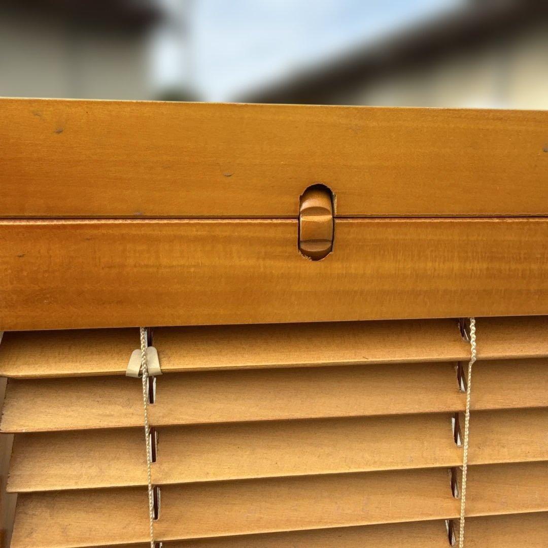 ナチュラルウッド三つ折りパーテーション　明るさ調整可能