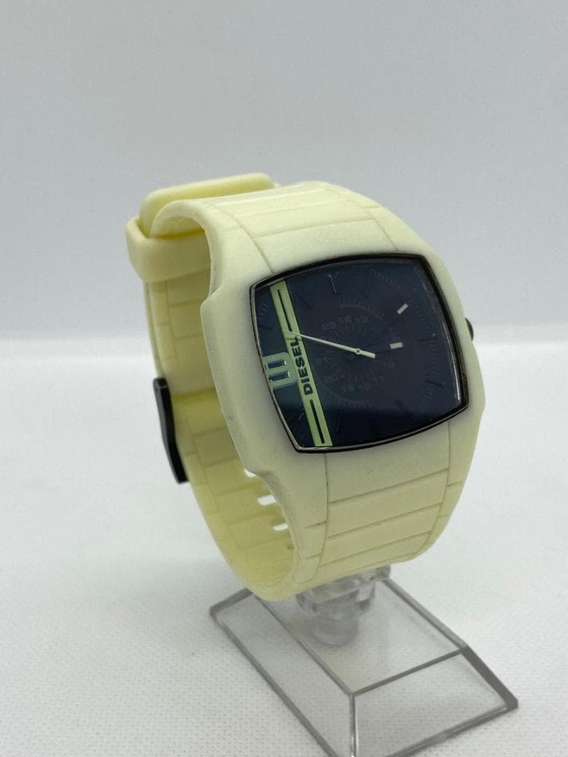 【希少　蓄光】DIESEL DZ1387 スクエア 光るラバーベルト　稼働