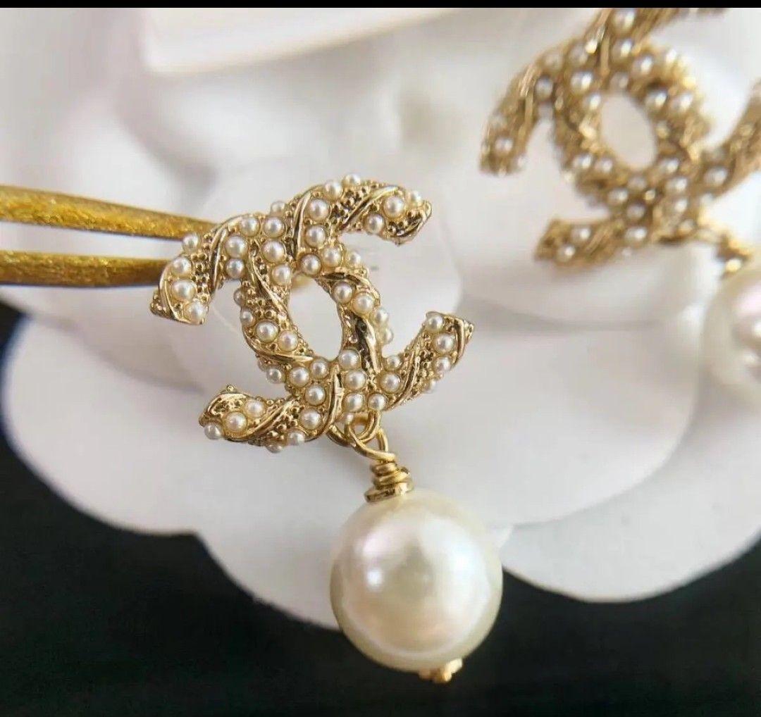 *紅*❁ CHANEL ゴールドロゴ パールピアス 〈未使用品 〉