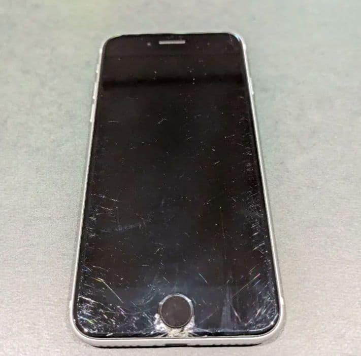 傷あり iPhoneSE 第二世代 ブラック