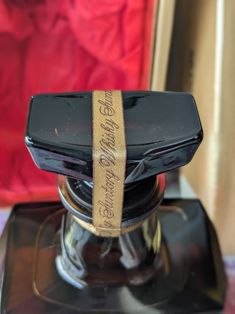 261 未開封箱付き12年熟成のサントリーウイスキー、750mlボトル