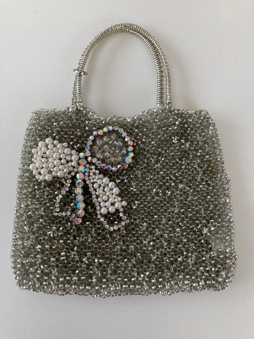 【美品】アンテプリマ　ビーズ装飾リボンモチーフ　ワイヤーバック