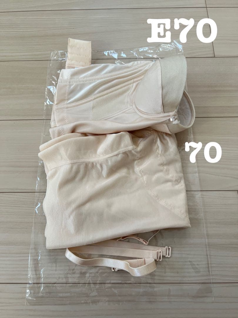 FOUR SIS & CO. ブライダルインナー ベージュ