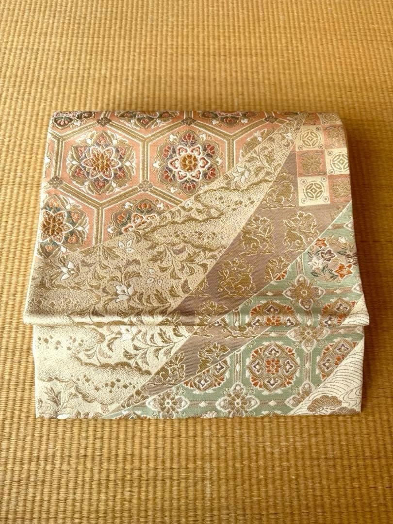 袋帯　花亀甲繋ぎと流水に古典草花文