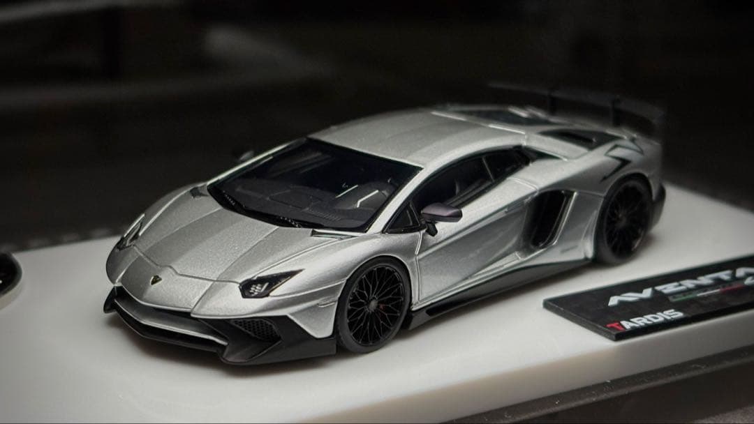 Tardis 1/64 ランボルギーニ　アヴェンタドールsv シルバー