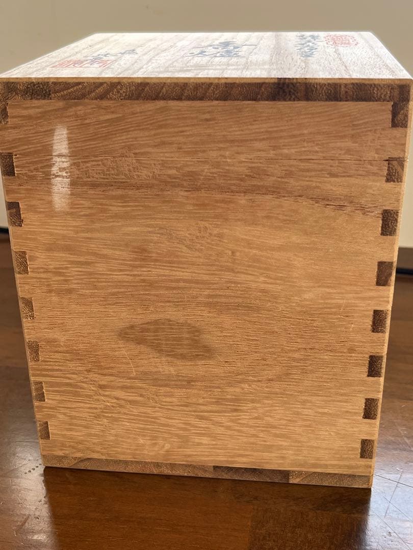 極錦金彩古伊万里　花柄陶器香炉 金色の蓋付き　未使用