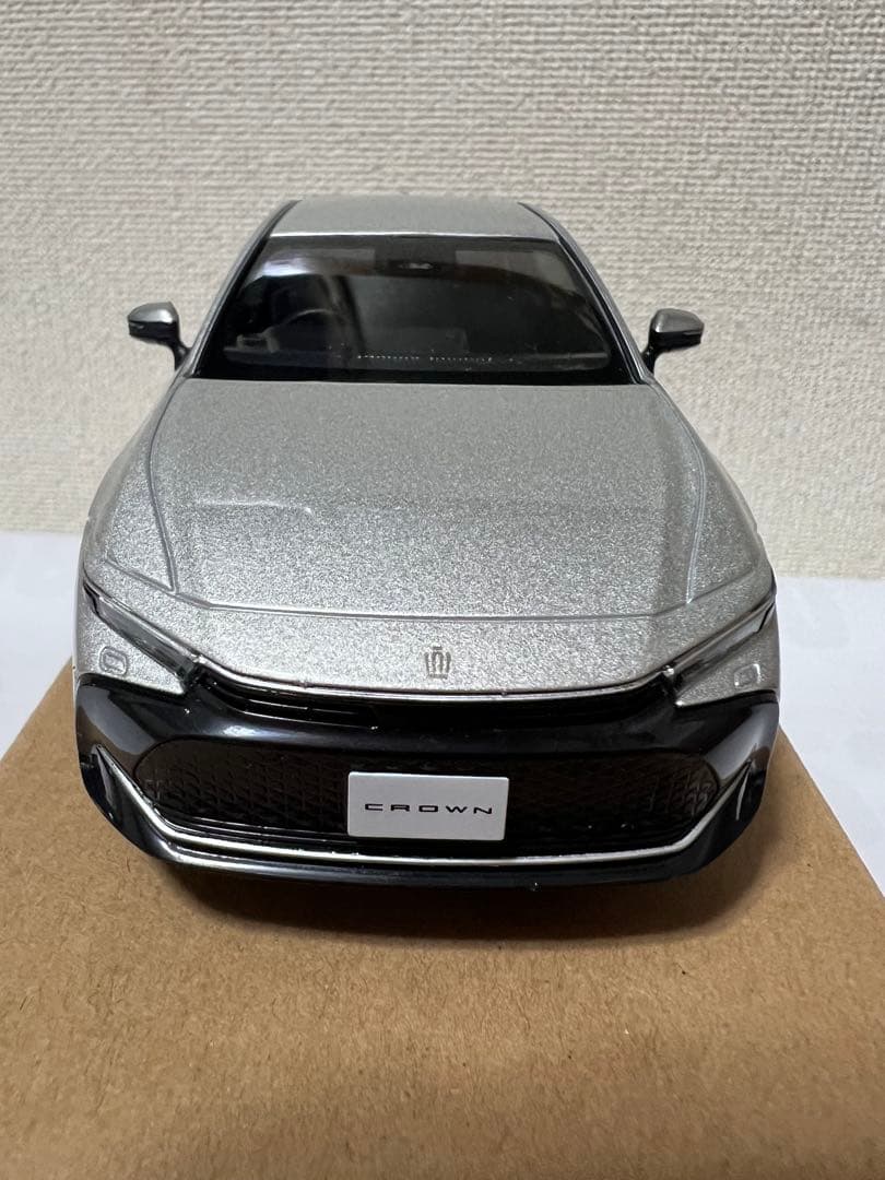 【非売品】 トヨタ CROWN 1/18 ミニカー シルバー