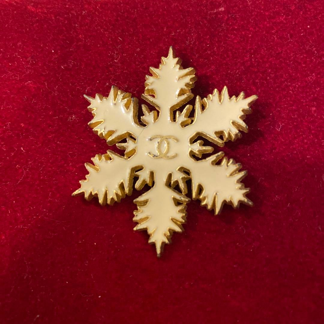 CHANEL 雪の結晶 ブローチ