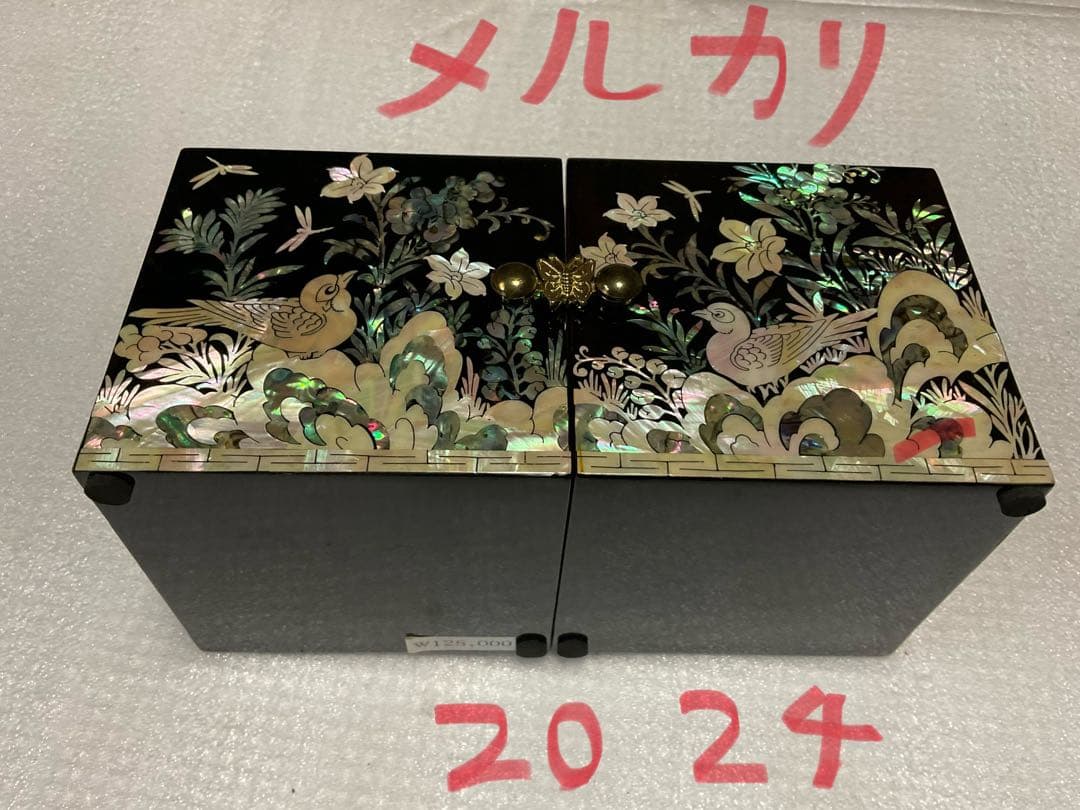 螺鈿模様の宝箱／二つ折れタイプ。【花と鳥模様　上下の引き出しあり】。