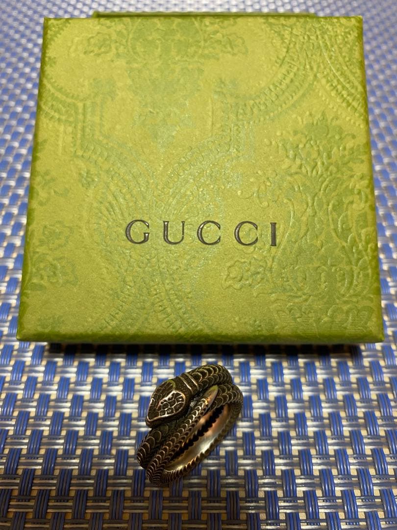 ハ*ク様 GUCCI 蛇モチーフ シルバーリング