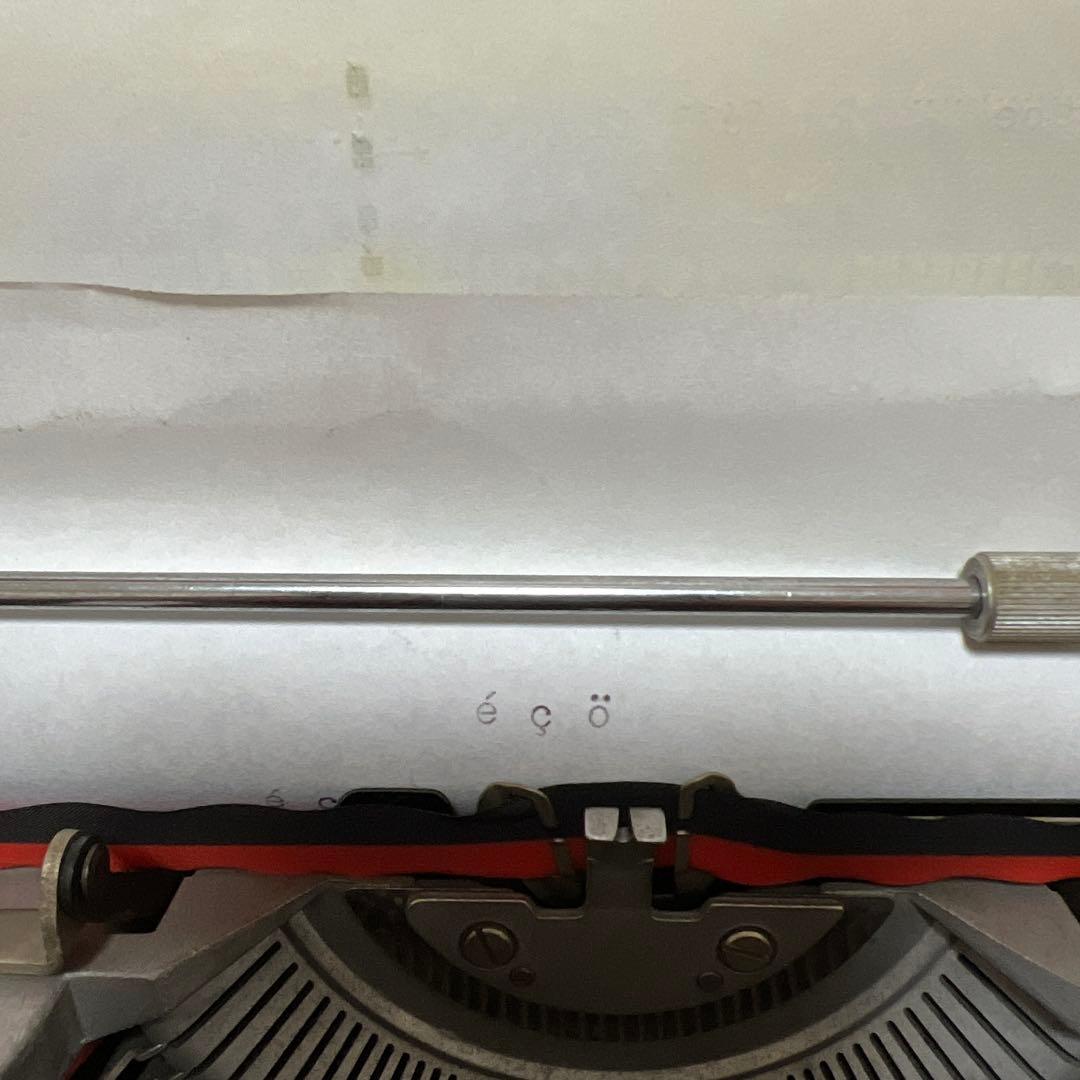 オリベッティ タイプライター バレンタインS フランス、ドイツ語対応