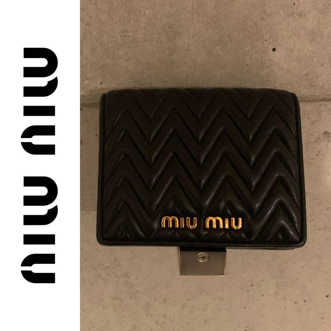 MIUMIU ブラックレザー 二つ折り財布