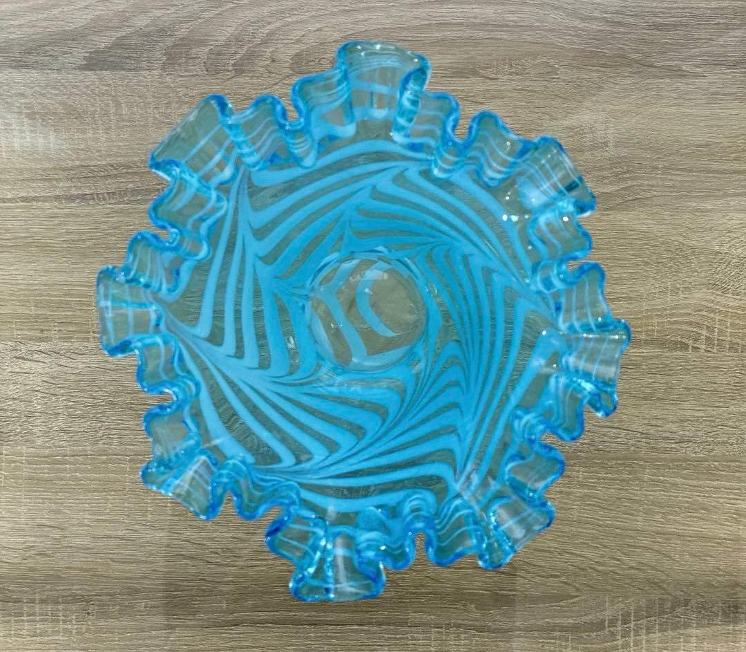 骨董　時代ガラス　希少　電笠フリル　掻き揚げ紋　　水色ガラス　菓子鉢　ウラン１客