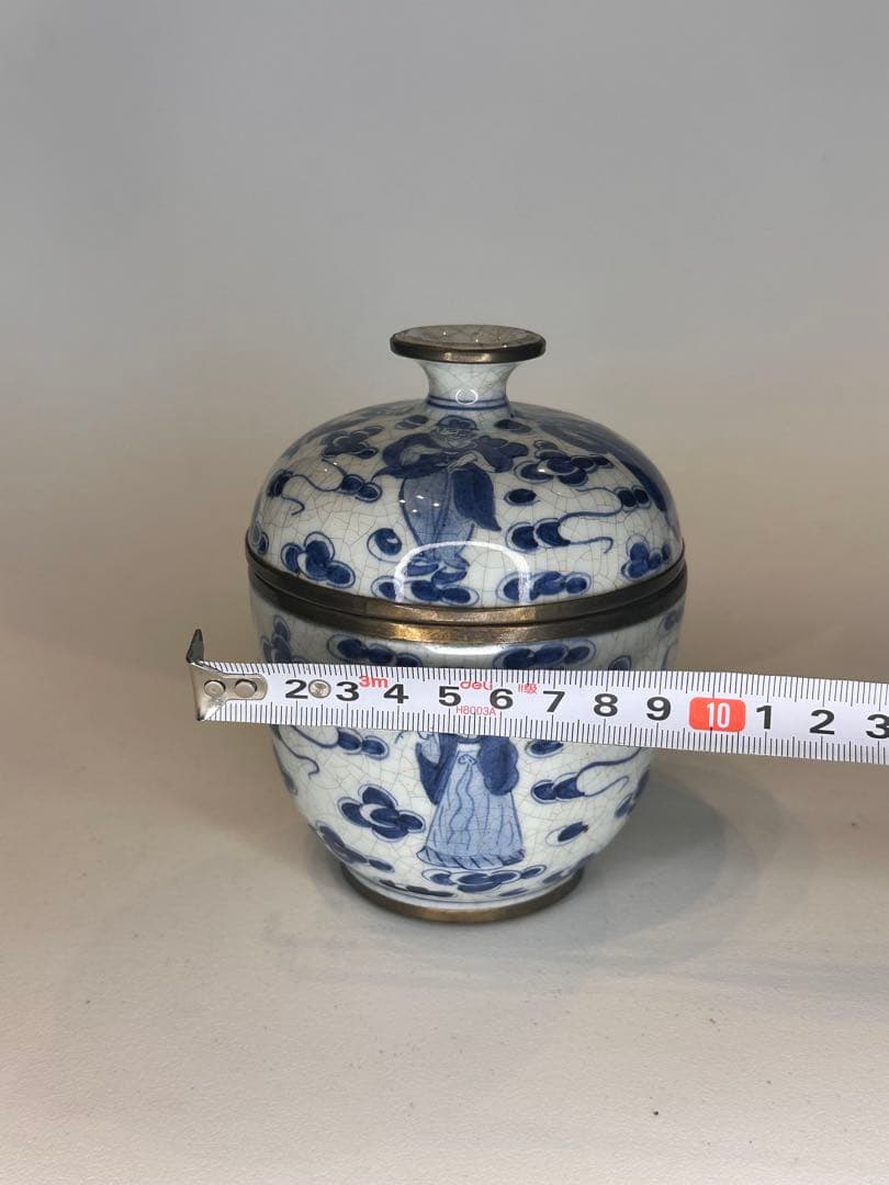 洪憲年製　染付　人物図　蓋付小壺　開片　包銀口　底款有り　青花　古陶磁