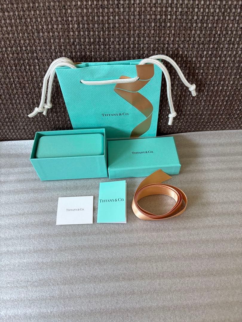 現行品　新品未使用ティファニーピアス　空箱　ケース　ミニサイズ