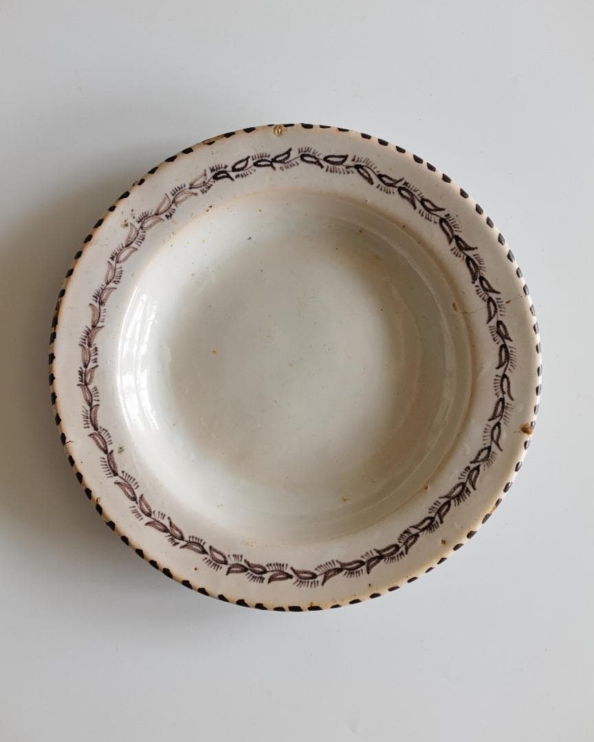 ムスティエ 不思議な柄の絵皿