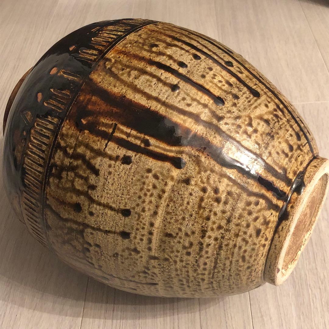 究極の古美術◼️蔵から黒飴のような美しい雰囲気の良い飴色の花瓶、壺が出てきました。