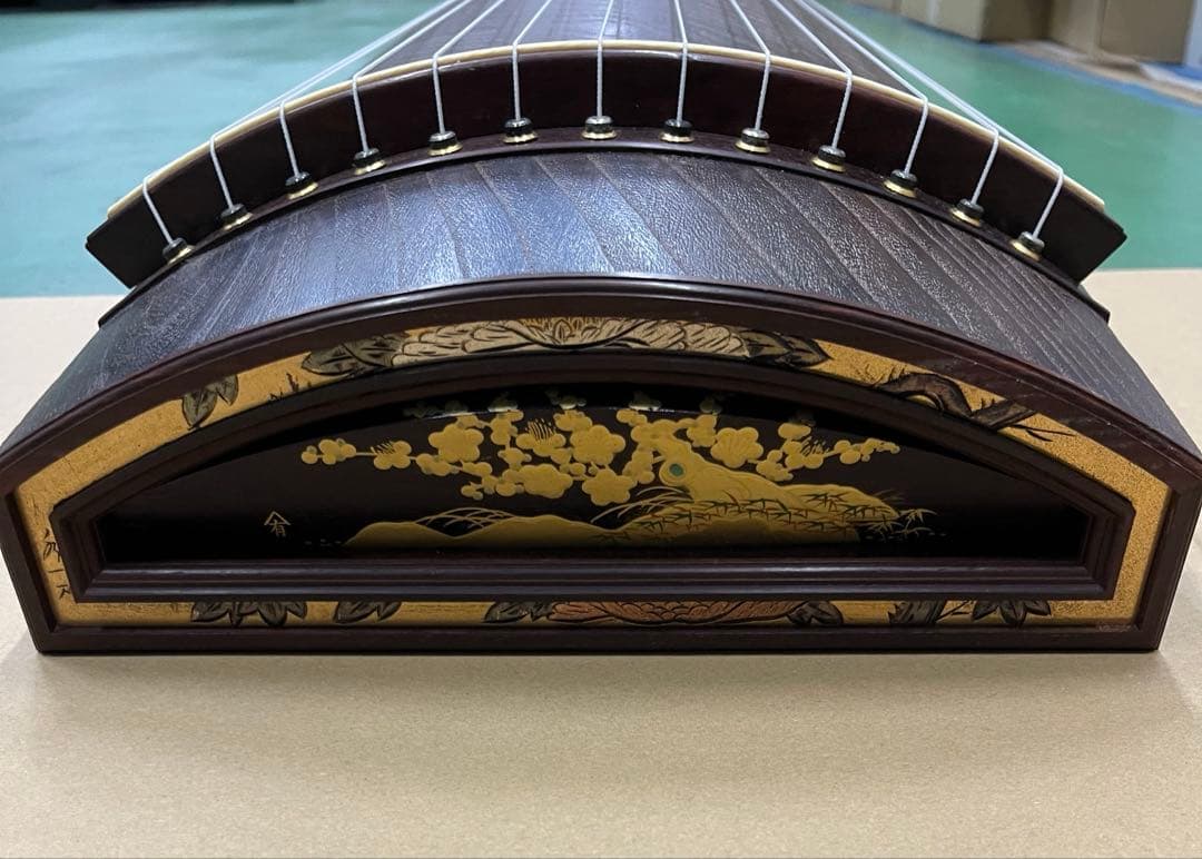 k*i様 綾杉彫 箏 (お琴) 十三絃 和楽器 美品　山有銘（くり甲　蒔絵付き