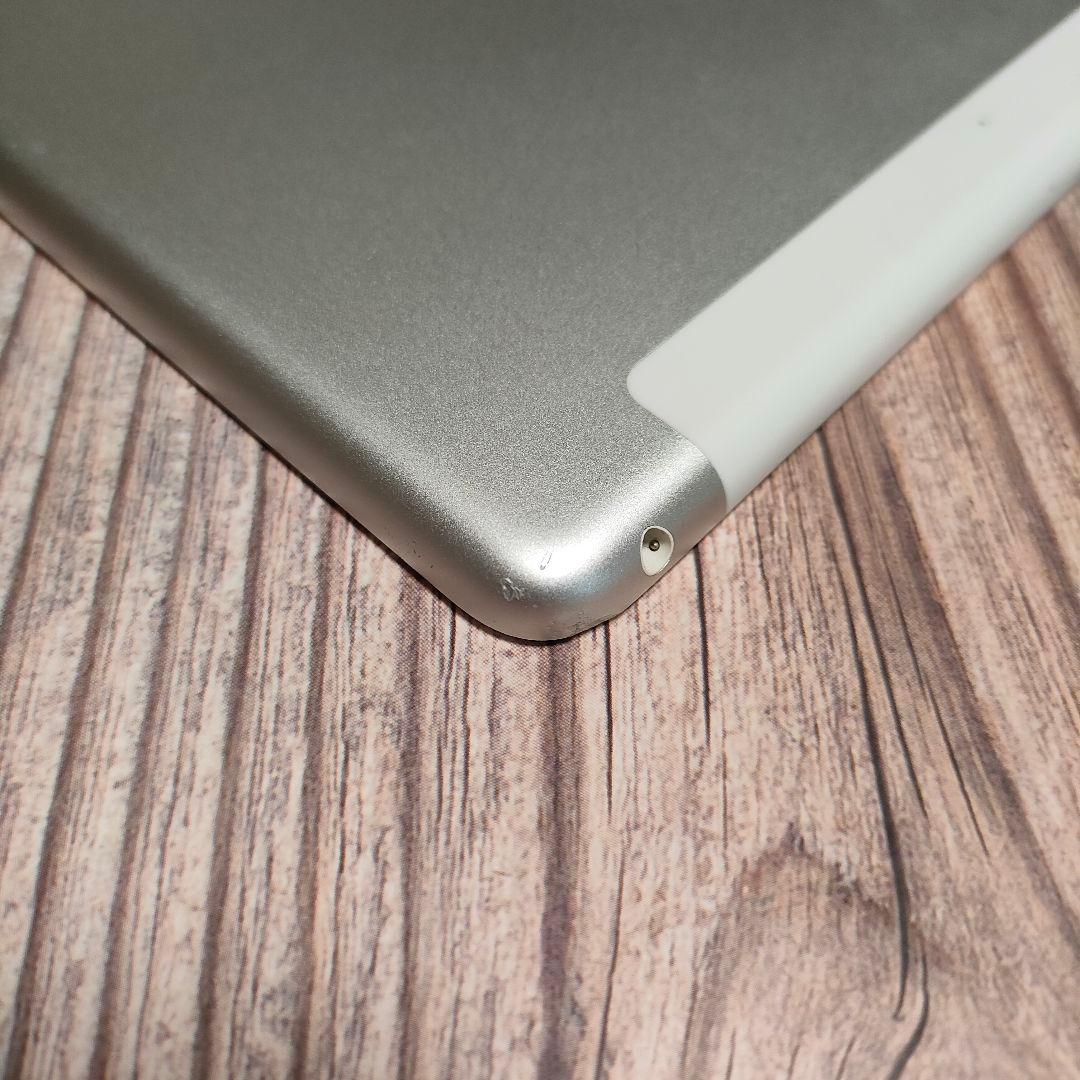 iPad 第6世代 32GB シルバー SIMフリー