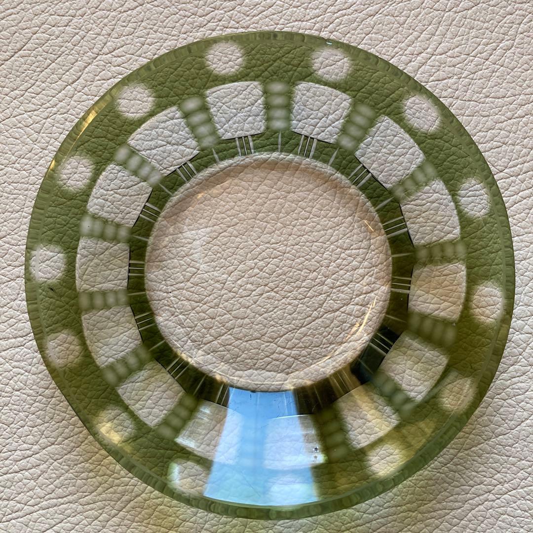 古い江戸切子(うぐいす色)小皿2枚　11×2cm ひび、かけあり　割れなし