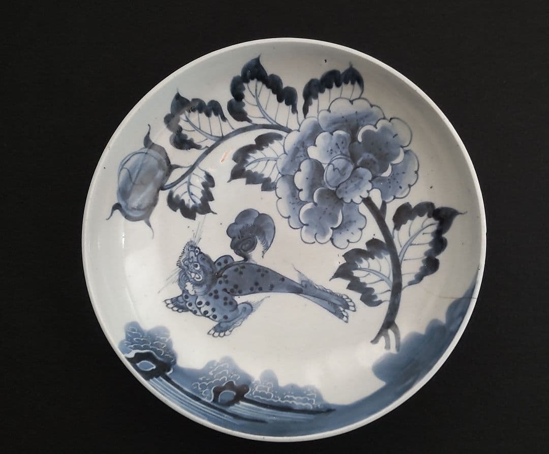染付獅子牡丹図皿　大皿　古伊万里