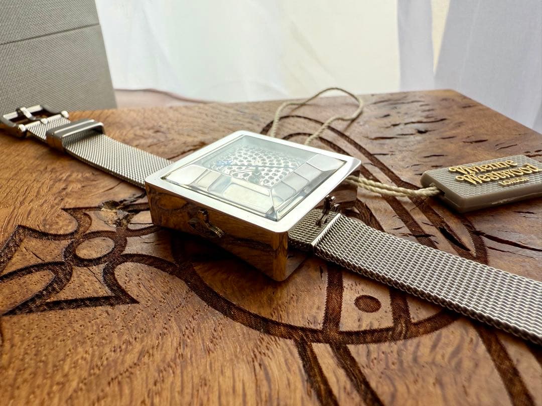 お箱付VivienneWestwood オーブ/クリスタルキューブウォッチ