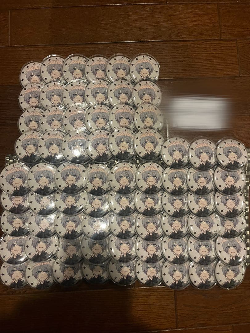 【きゅろっと】めろんぱーかーなろ屋缶バッチ