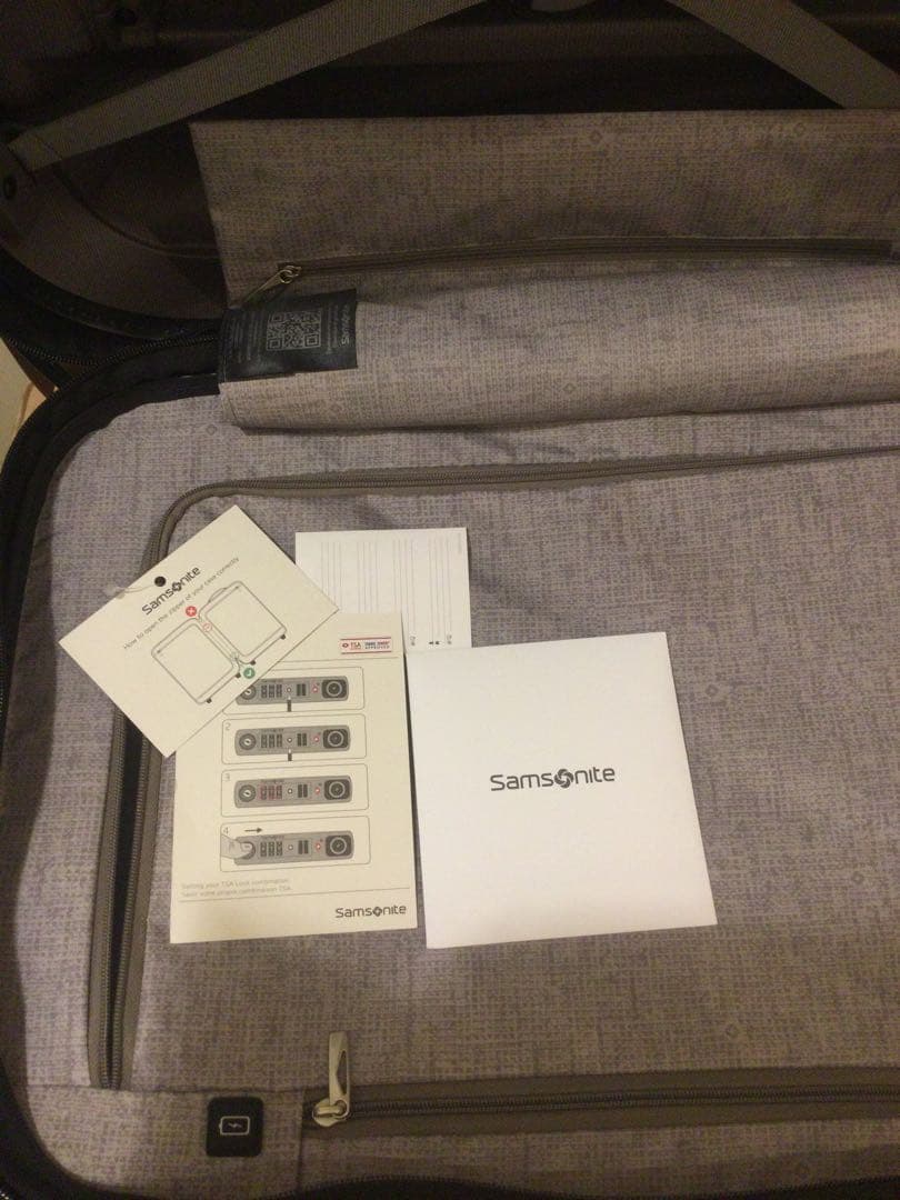 『新品』サムソナイトシーライト スピナー55EXP(機内持ち込みサイズ)ブラック