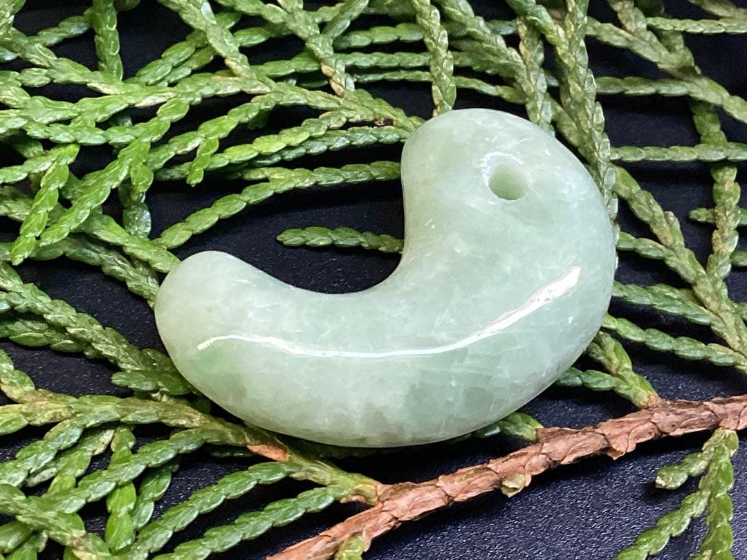 鑑別書付‼️限定品*人気の平塚古墳型 ジェダイト糸魚川翡翠勾玉‼️コレクション級