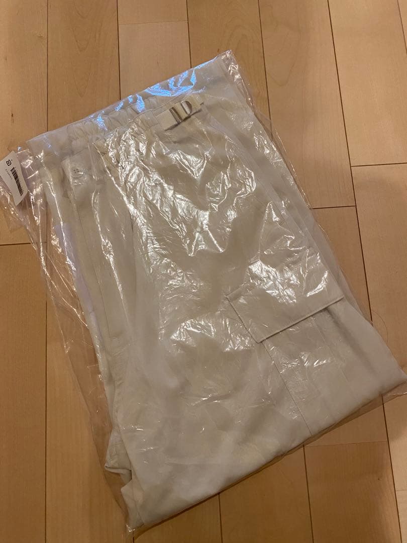 ホワイト カーゴパンツ リラックスフィット