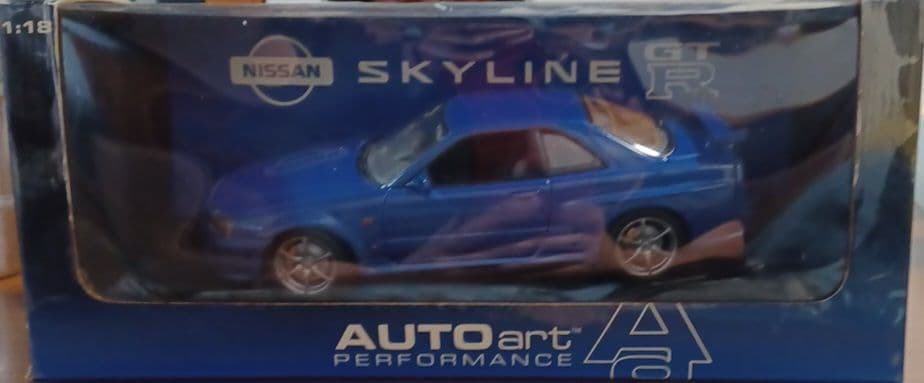 a*p様 AUTOart Nissan Skyline 1/18 ミニカー