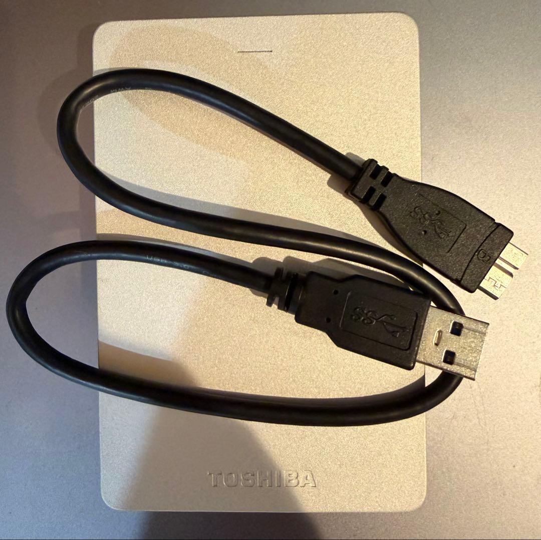 TOSHIBA外付けハードディスク2TB大容量 初期化済 健康診断正常
