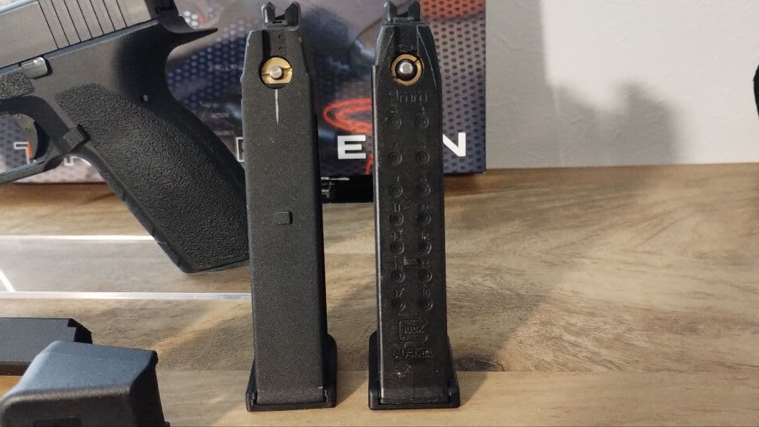 ストライカー 9 ガスブローバック カーボネイト