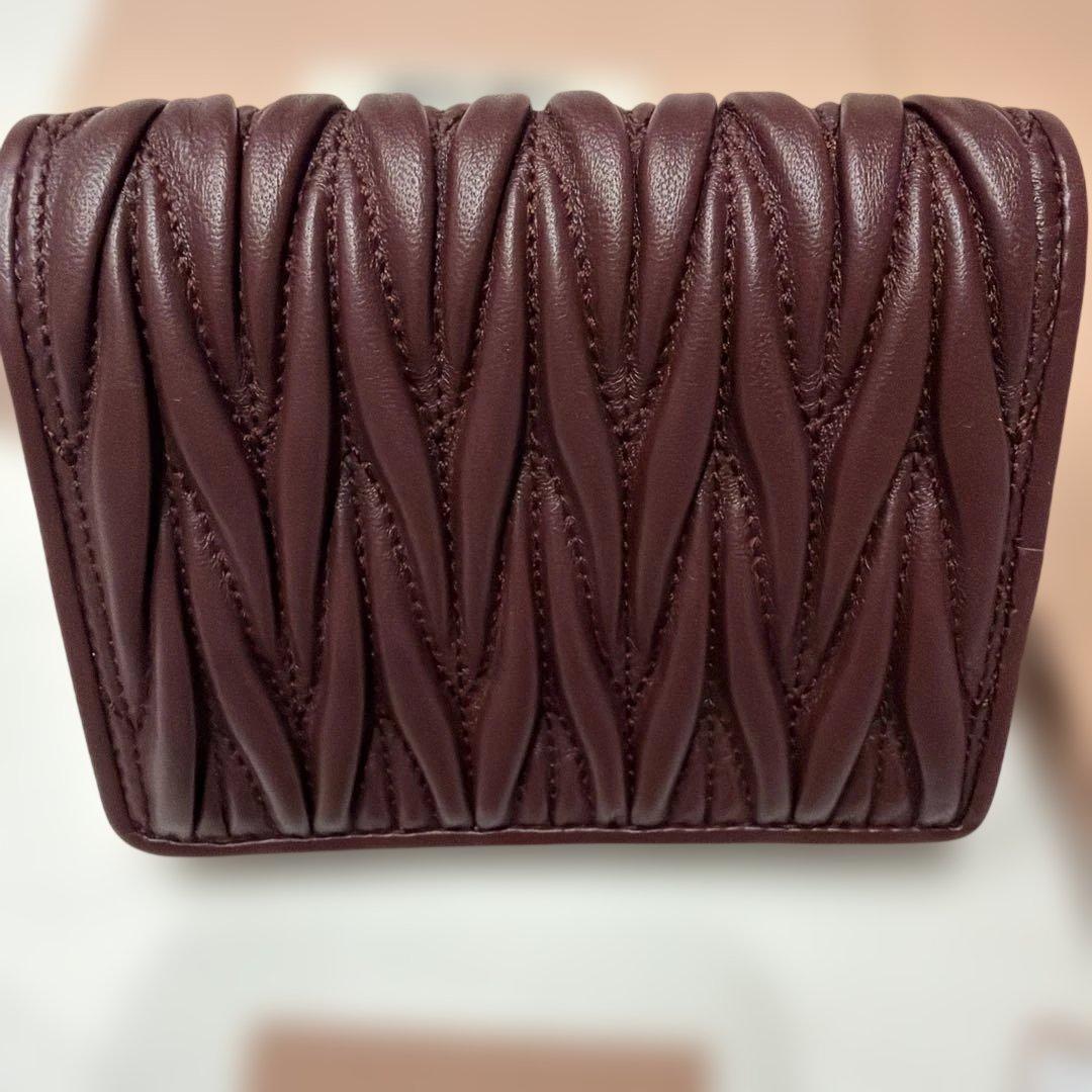 新品☆MIUMIU二つ折り財布 MATELASSE 5MV204