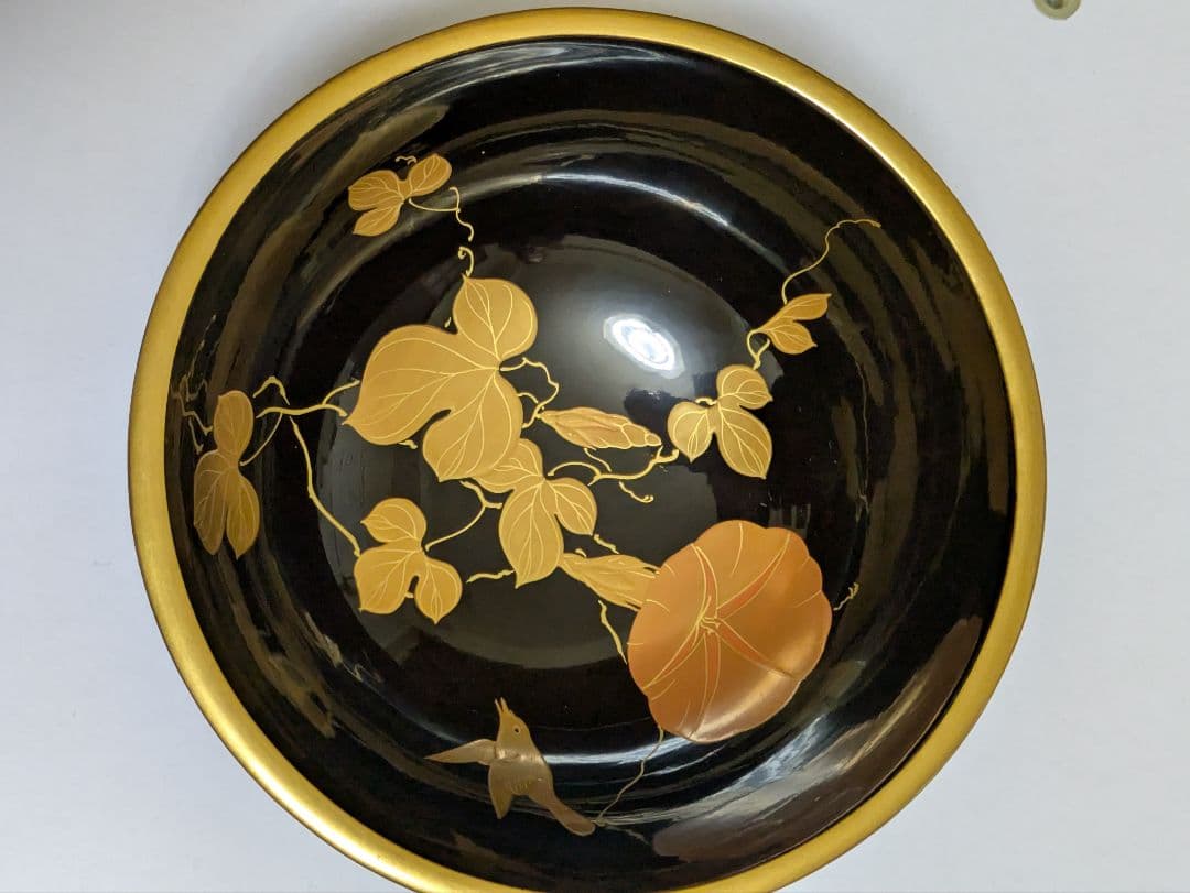 漆器 菓子器 黒と金の装飾