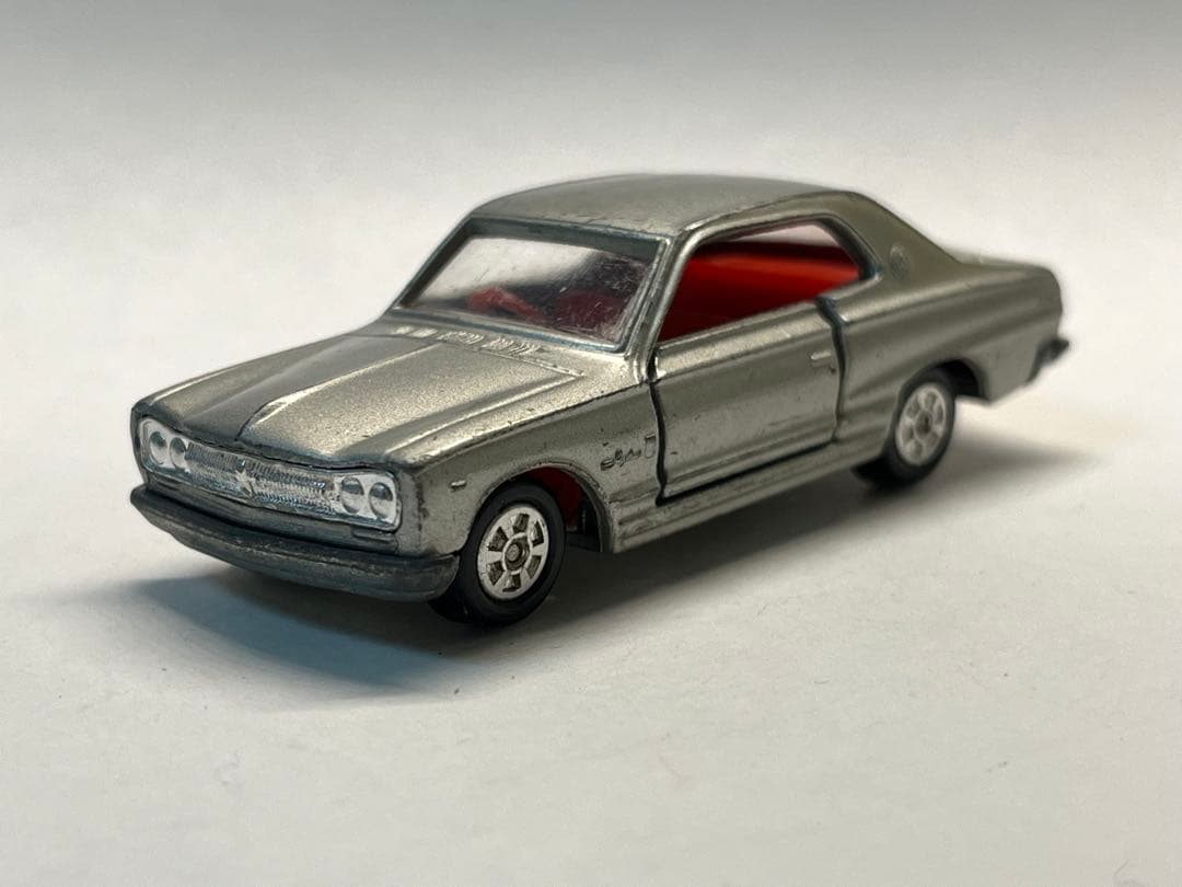 トミカ 日本製 ニッサン スカイライン 2000 HT 当時物 はめ込み式 希少