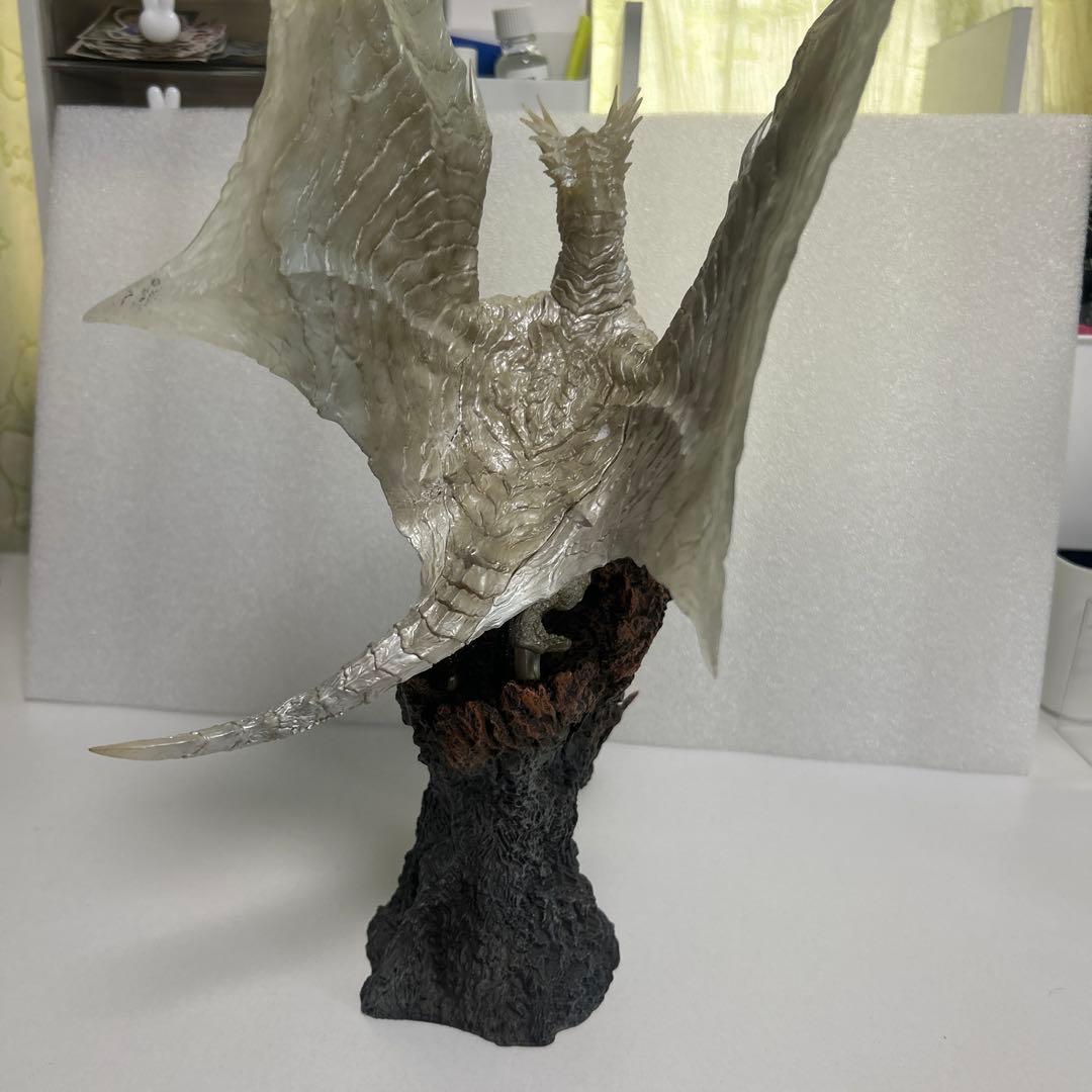 正規品　モンスターハンター　クリエイターズモデル　クシャルダオラ　脱皮ver