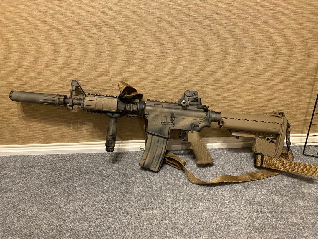 次世代電動ガン M4 タンカラー エアガン キャリングケース付