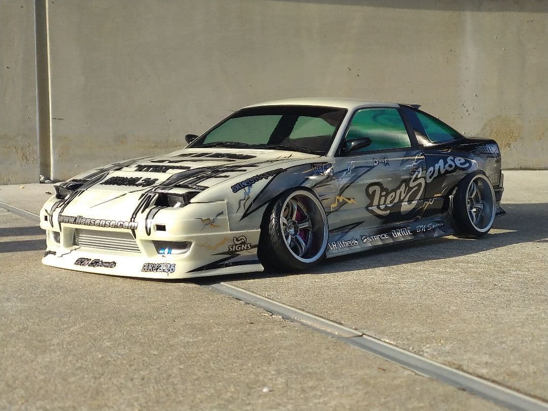 アディクション　D-MAX180SX　製作済ラジコンボディ