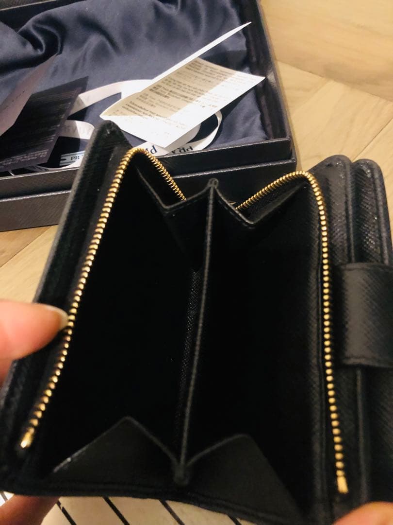 PRADA 二つ折り財布 サフィアーノレザー(ICチップ(RFID)搭載)